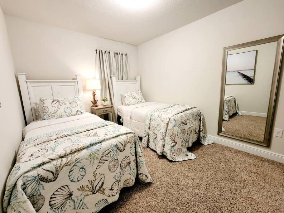 Entire Home- Gorgeous 3Br Townhome Pool, Grill, Washer, Dryer, 2 Free Drive Up Spaces Sleeps 6 Close To Everything Pcb! Panama Stadt Exterior foto